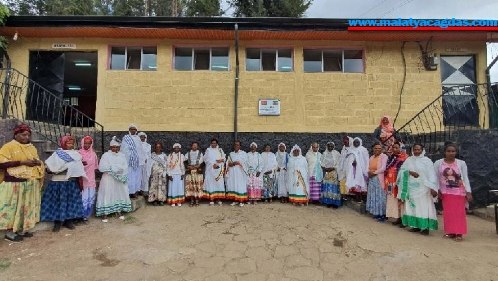 TİKA'dan Etiyopya'da Odun Taşıyan Kadınlar Derneğine destek