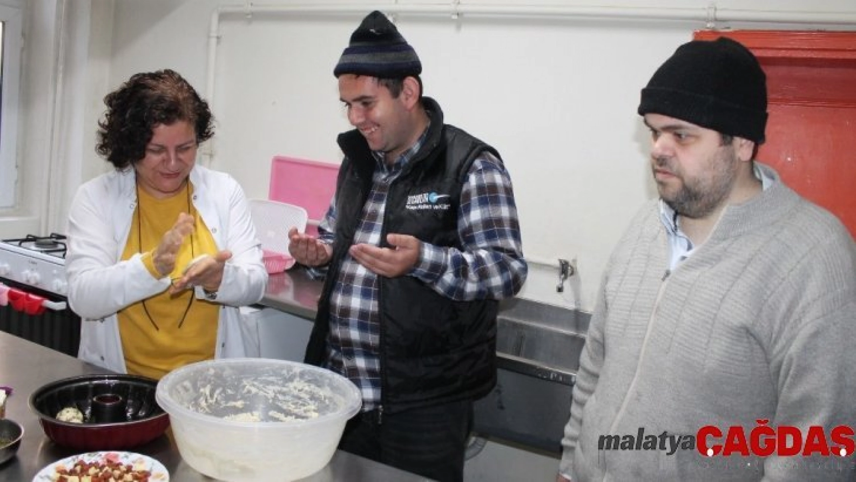 Tosya'da Özel Eğitim Öğrencilerine Aşçılık Kursu Açıldı