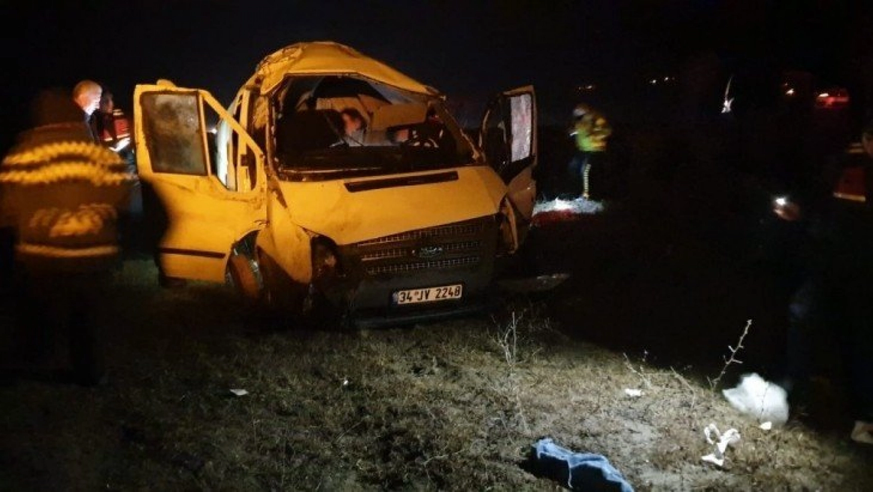 Tosya'da minibüs takla attı: 3 yaralı