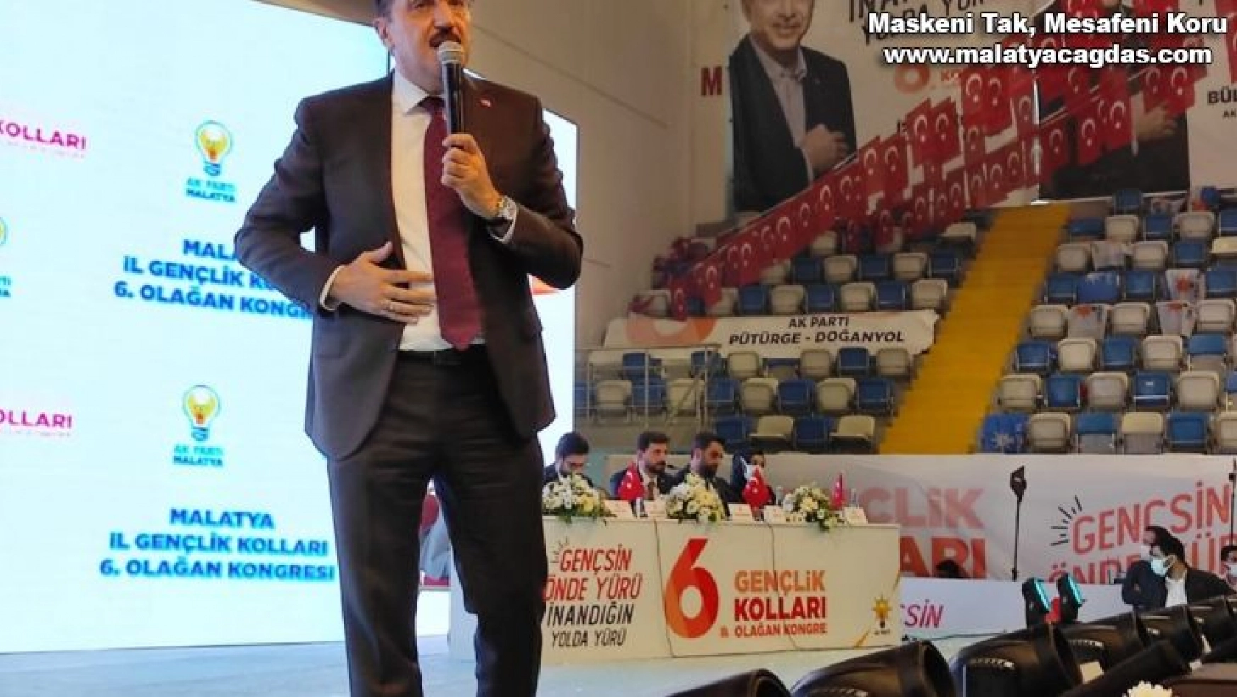 Tüfenkci Gençlik Kongresinde konuştu: