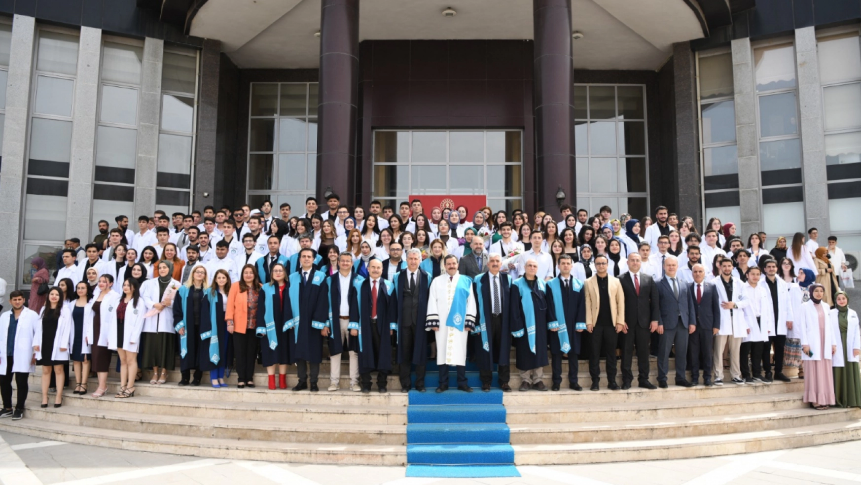 Turgut Özal Üniversitesinde Beyaz Önlük Giyme Töreni Gerçekleştirildi.