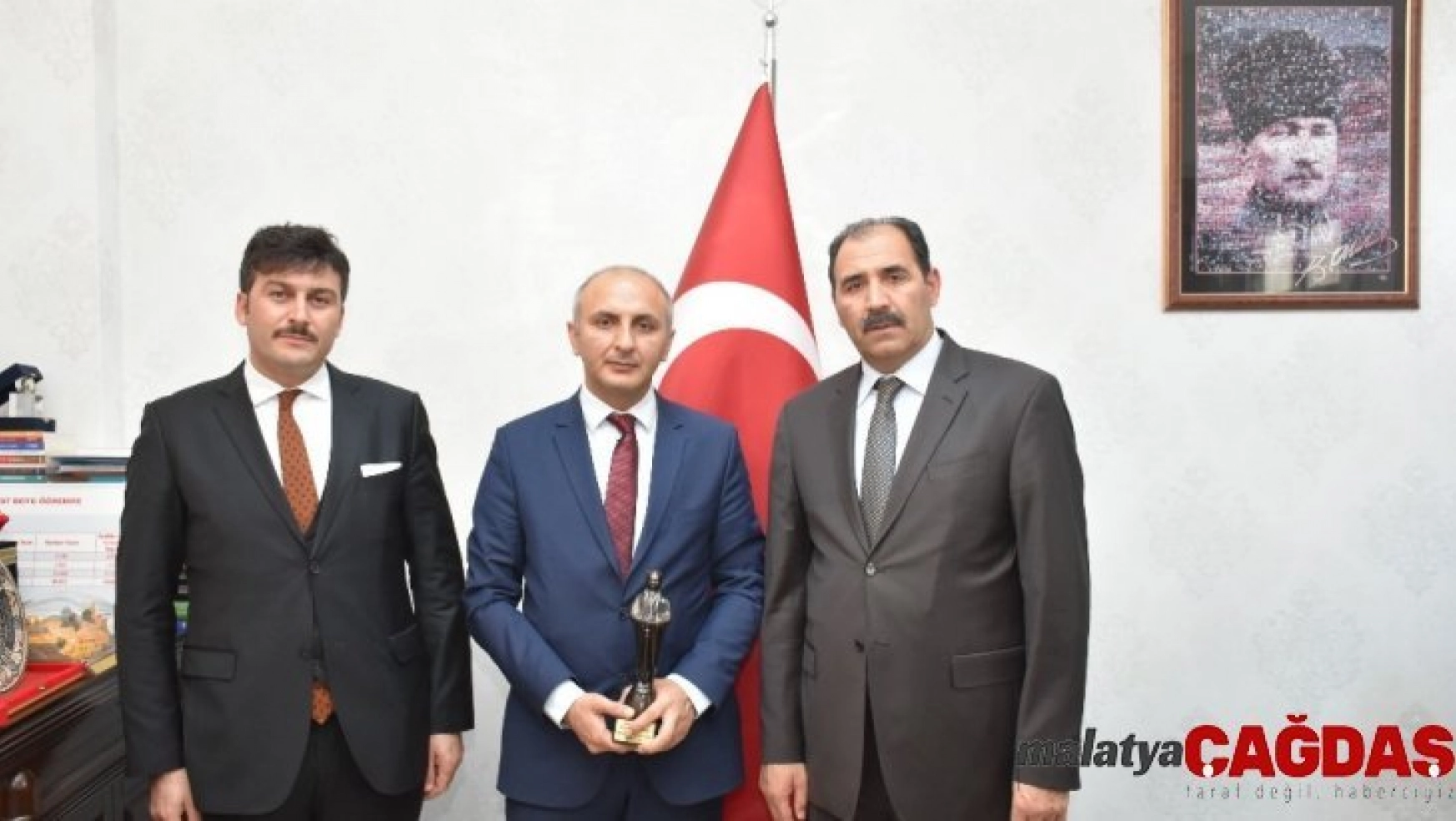 Türk Dili ve Edebiyatı Öğretmeni Veli Üstün'e mansiyon ödülü