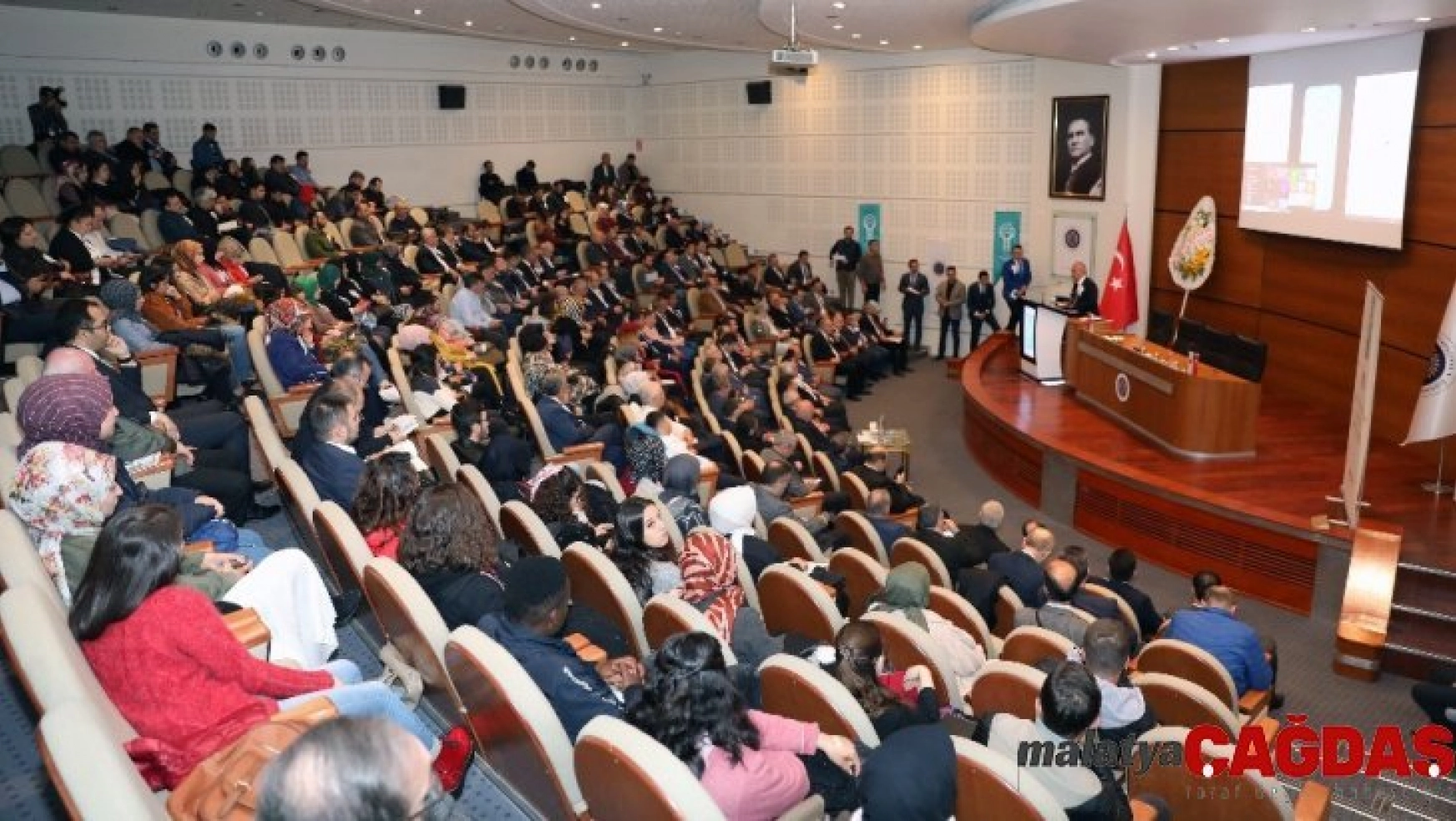 Türkçe'nin geleceği Atatürk Üniversitesinde konuşuldu