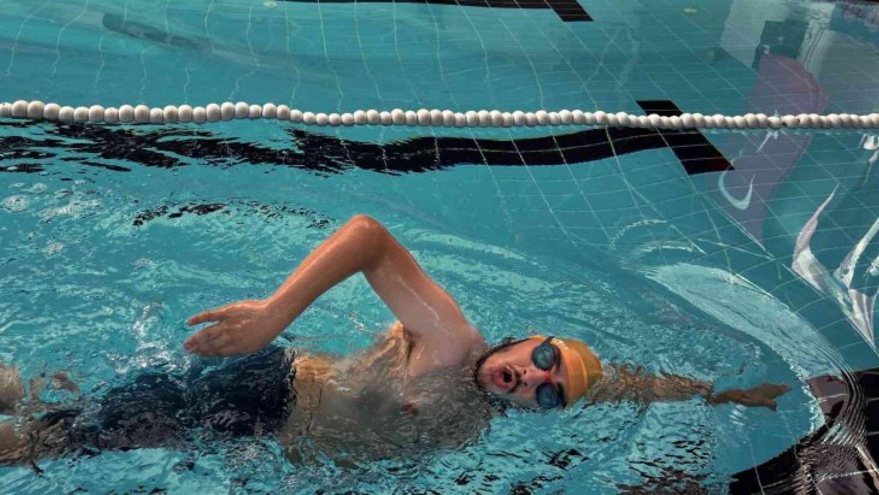 Türkiye birincilikleri bulunan cam kemik hastası yüzücünün hedefi dünya şampiyonluğu