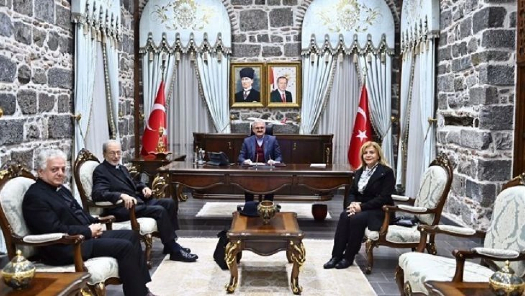 Türkiye Ermeni Katolikleri Ruhani Lideri Zekiyan'dan Vali Karaloğlu'na ziyaret