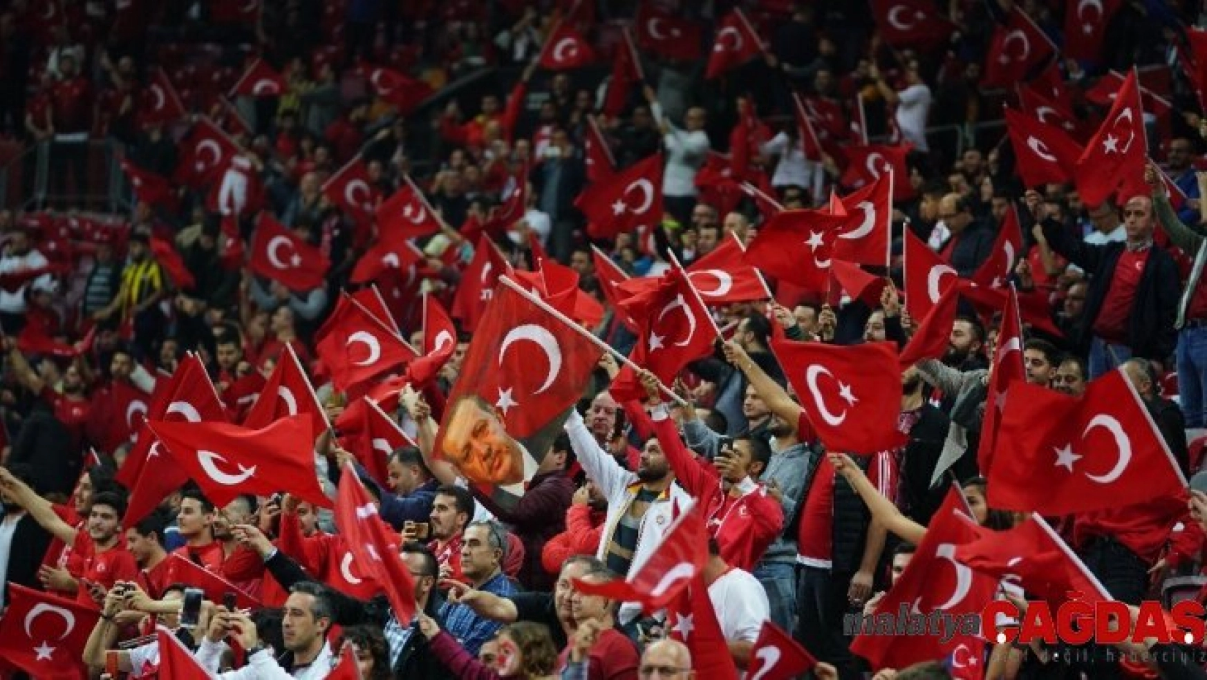 Türkiye-İzlanda maçını 48 bin kişi izledi