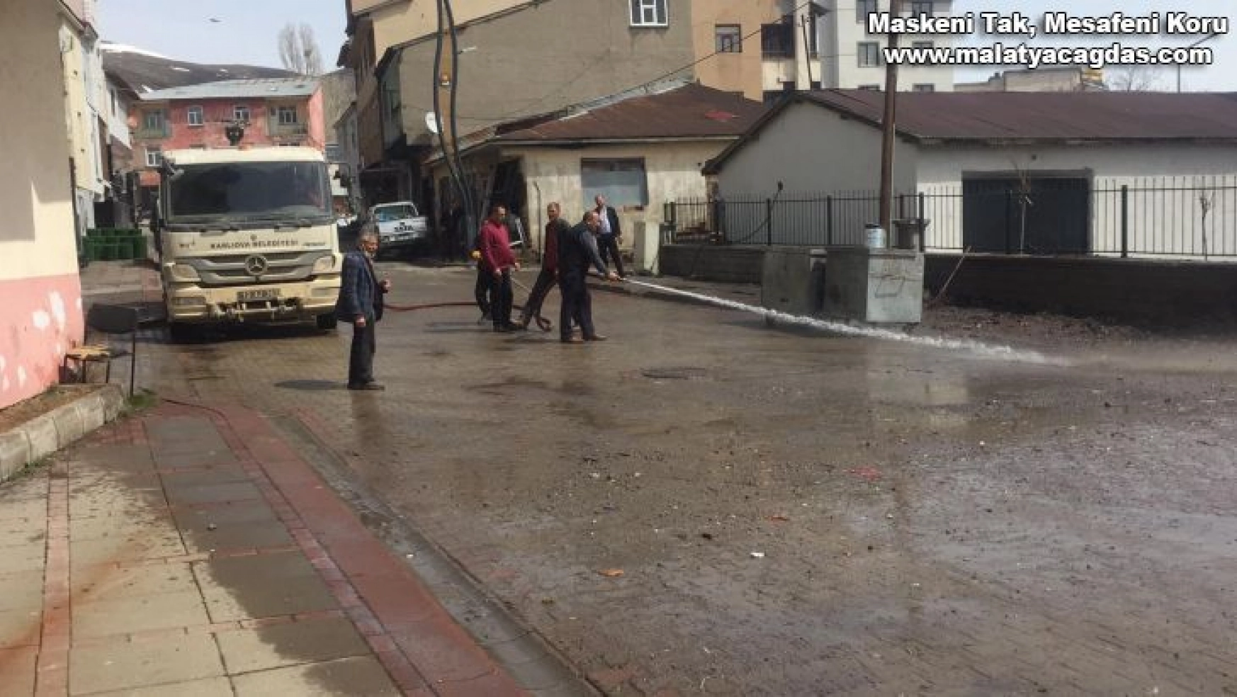 Türkiye'nin en çok kar yağışı alan ilçelerinden Karlıova'da bahar temizliği