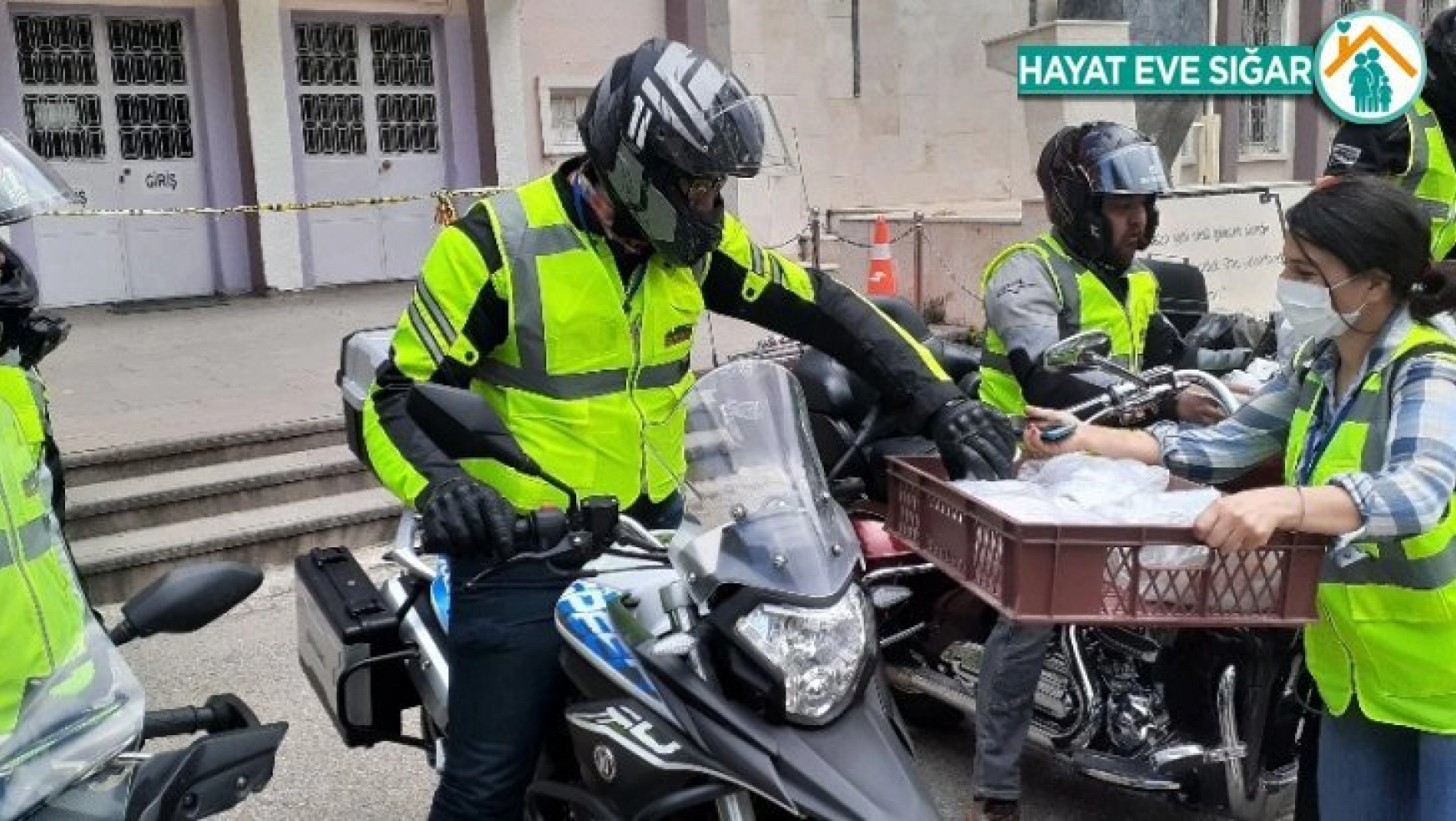 Türkiye'nin en kalabalık gönüllü motorize ekibi Çankaya'da yaşlıları yalnız bırakmadı