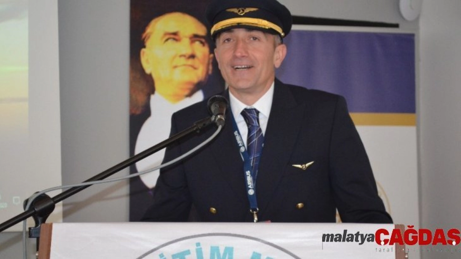 Türkiye'nin ilk 100 pilotundan Pilot Serdar Can öğrencileri bilgilendirdi