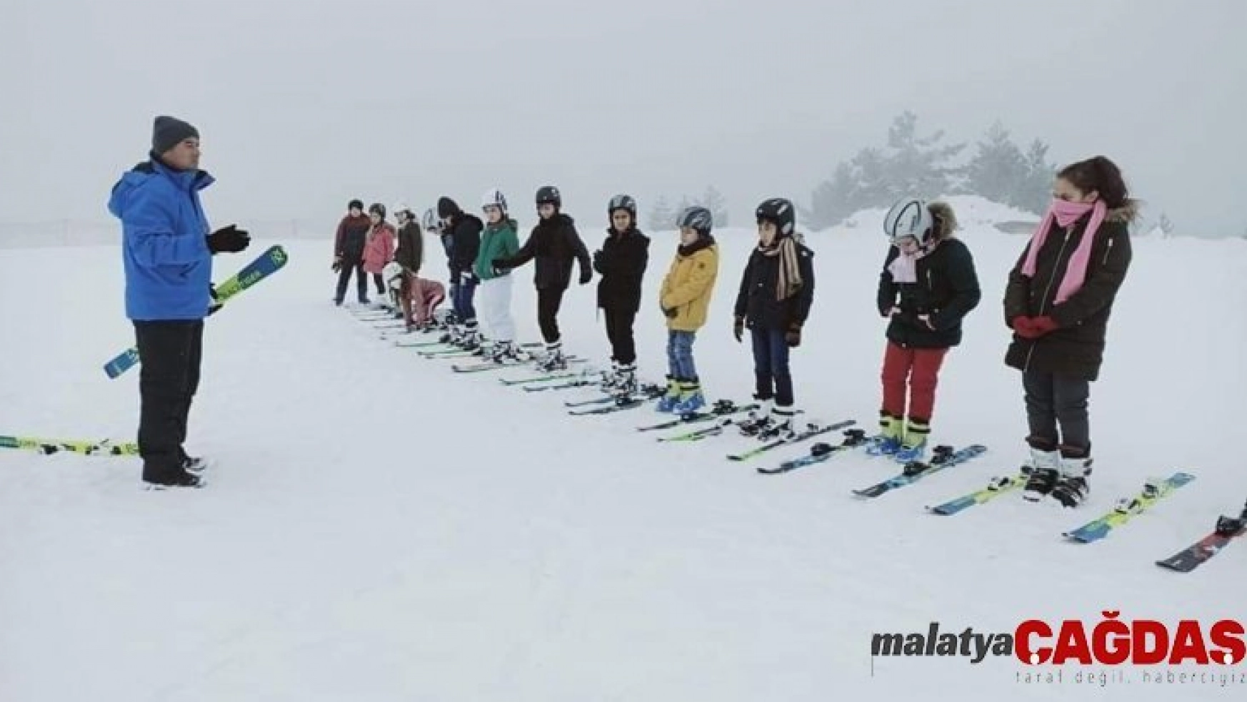 Türkiye'nin 53. kayak merkezinde kayak eğitimi başladı