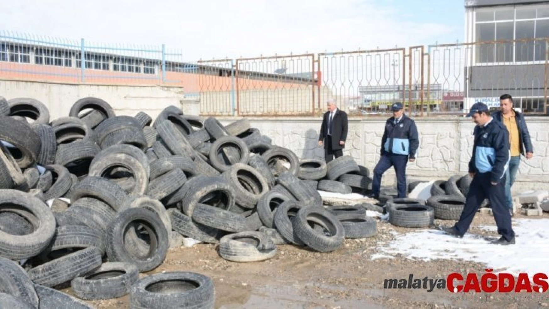 Tuşba'da ömrünü tamamlayan araç lastikleri ekonomiye kazandırılıyor