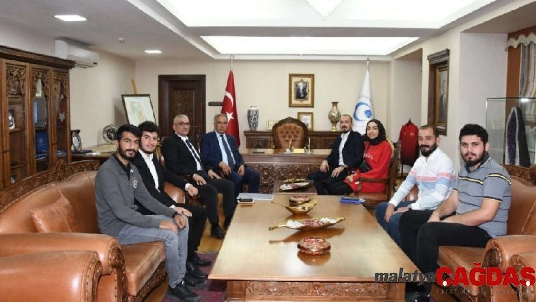 ÜNİAK Genel Başkan Yardımcısı Sedef'ten Rektör Turgut'a ziyaret
