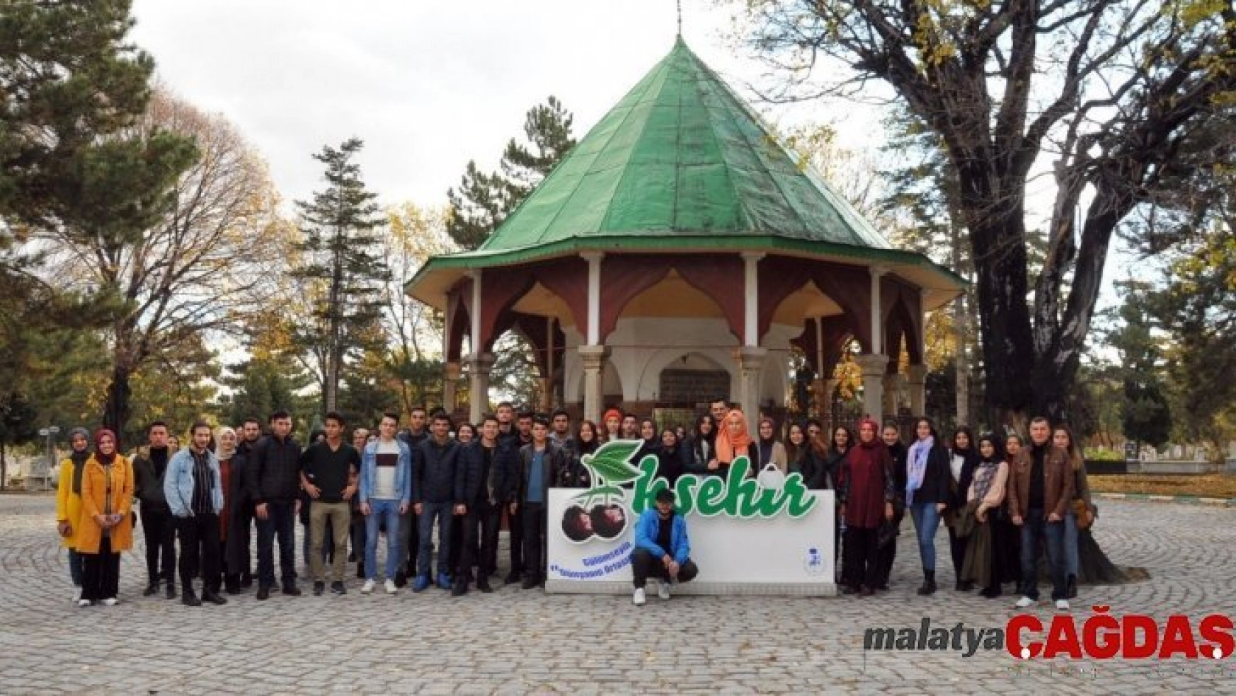 Üniversiteli öğrenciler Akşehir'i gezdi
