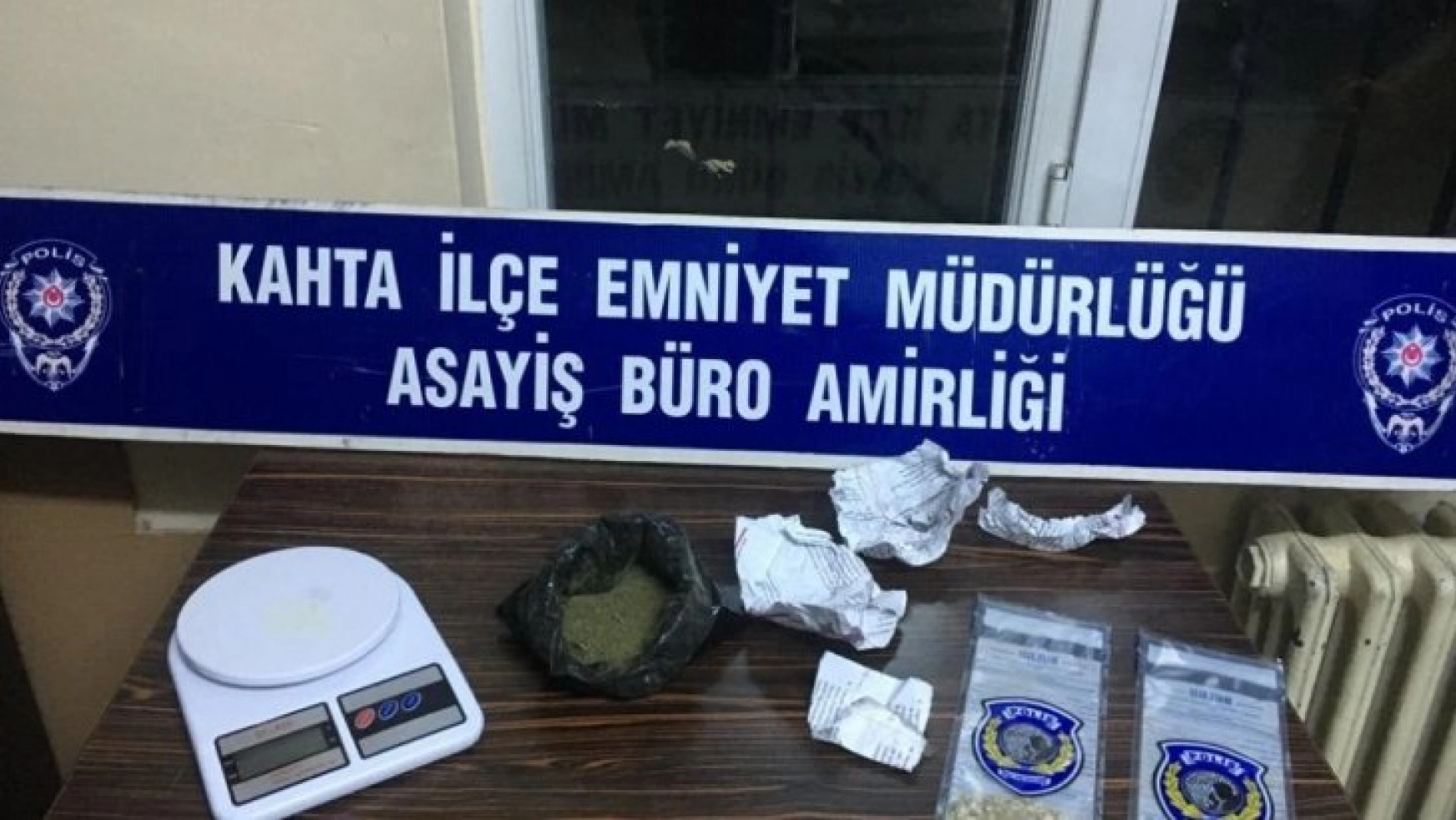 Uyuşturucu madde satan 2 kişi tutuklandı