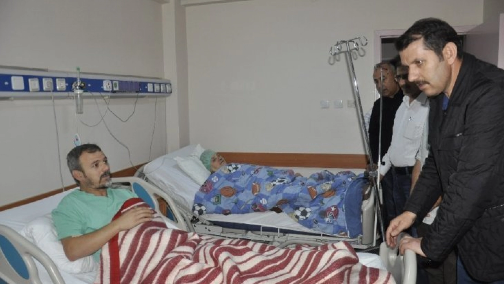 Vali Ayhan, hastanede yaralıları ziyaret etti
