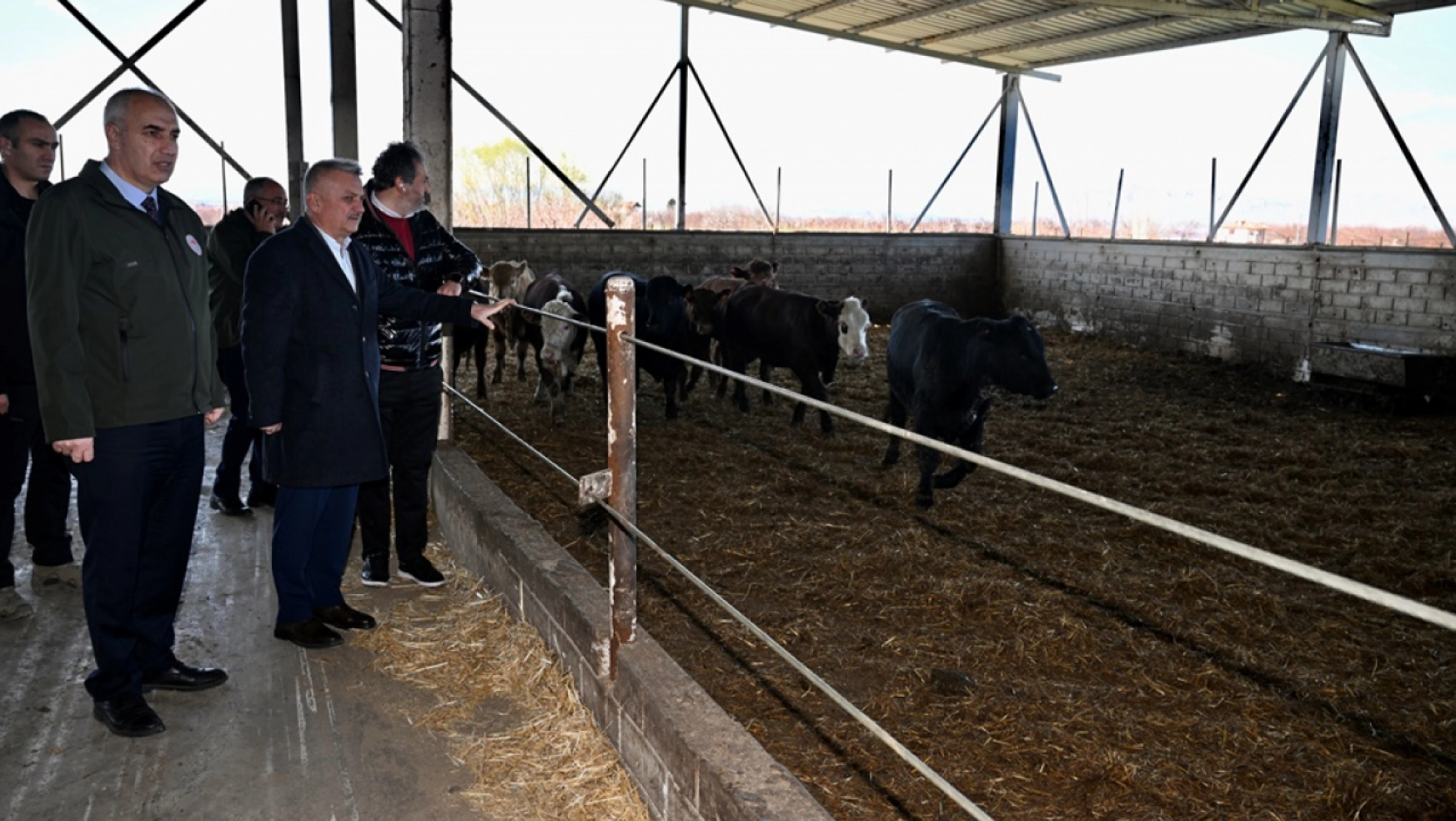 Vali Ersin Yazıcı'dan Battalgazi İlçesindeki Çiftliklere  Ziyaret