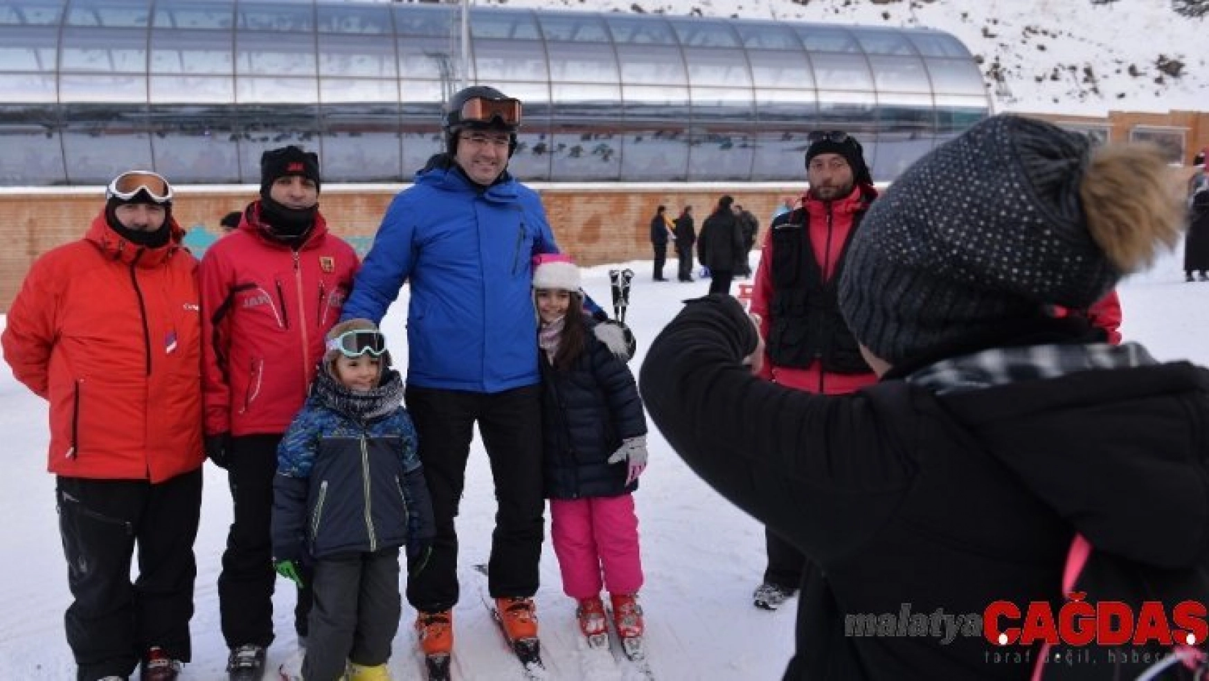 Vali Memiş, kayak severleri Palandöken'e davet etti