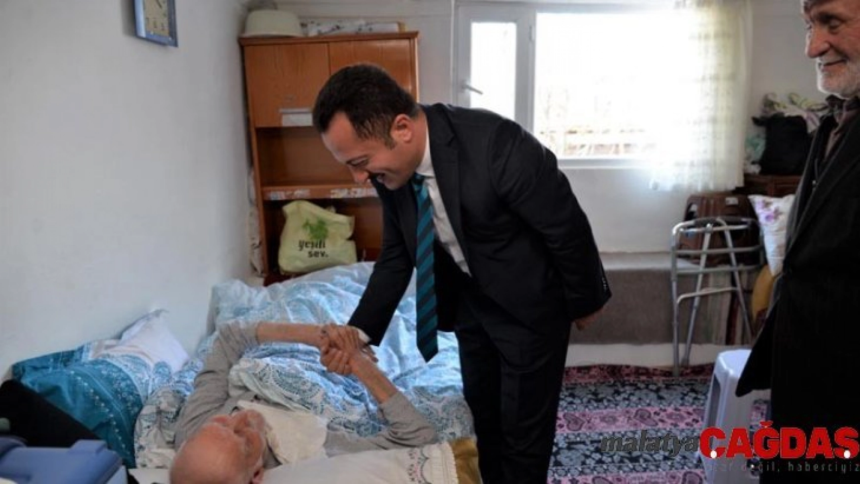Vali Şentürk, 106 yaşındaki asırlık çınarı ziyaret etti