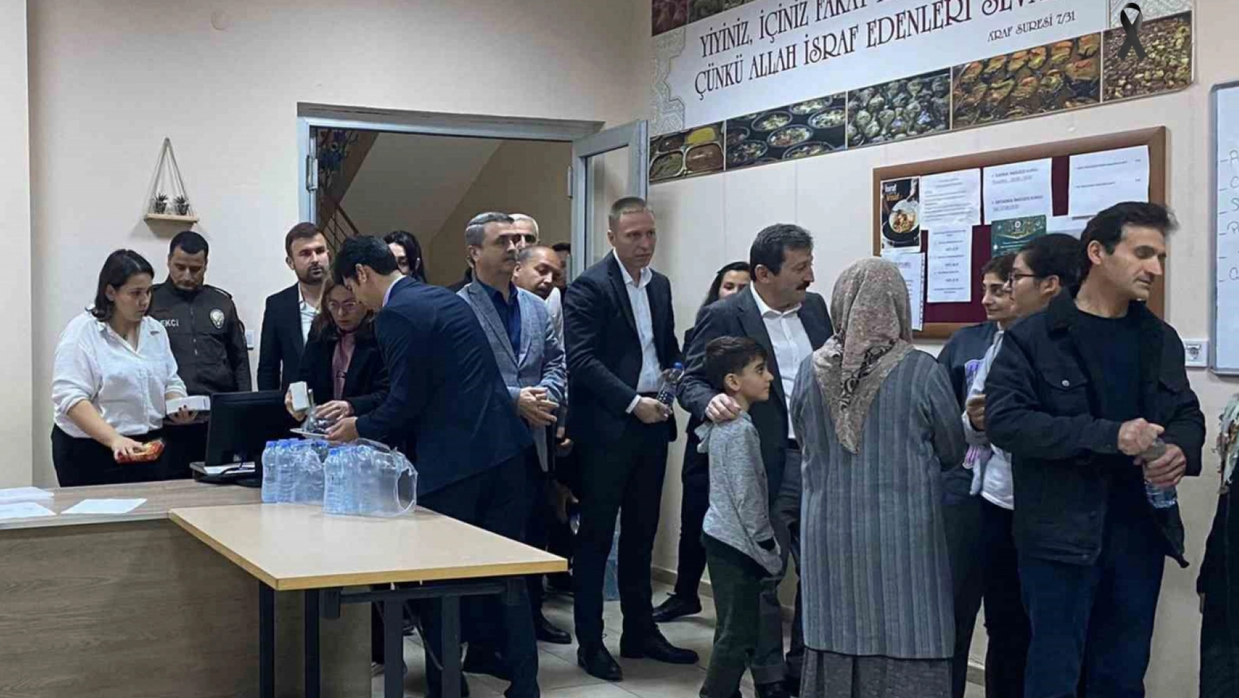 Vali Tavlı, Milas'ta depremzedelerle iftar yaptı