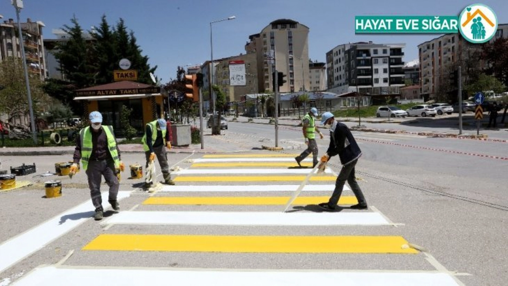 Van Büyükşehir Belediyesi sokağa çıkma kısıtlamasında yol çizgilerini yeniledi