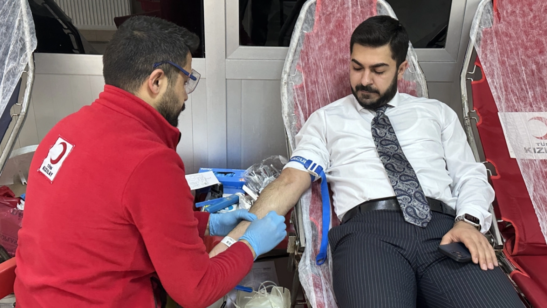 Van'da adliye personeli ile avukatlar kan bağışı yaptı