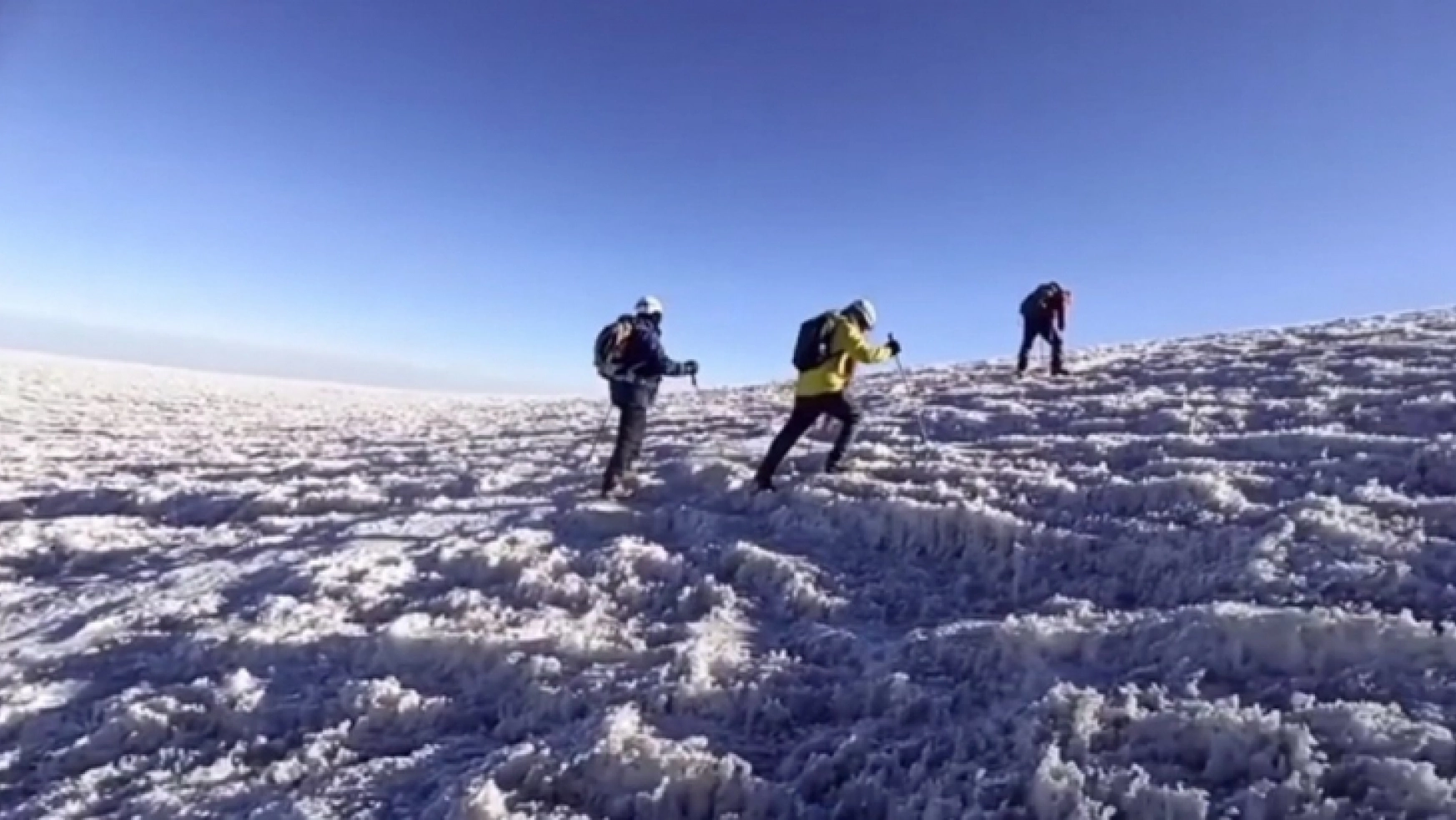 Vanlı dağcılar 1 ay içerisinde üçüncü kez Ağrı Dağı'na tırmandı