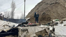 Çatak'ta tandır evi çöktü: Babaanne ile torunu yaralandı