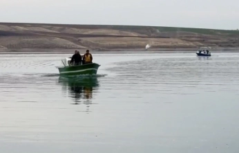 Baraj gölünde tekne alabora oldu: 5 kişiden 1'i kayıp