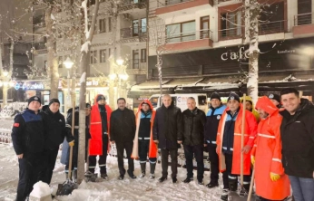 Buzlanmaya karşı tuzlama mesaisi