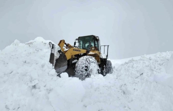 Bingöl'de 56 köy yolunda çalışmalar sürüyor