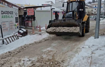 Darende Belediyesi karla mücadelede 7/24 sahada