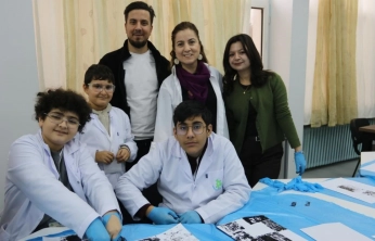 İnönü Üniversitesi'nde çocuklar, özgün baskı resim atölyesi etkinliğinde hünerlerini sergiledi