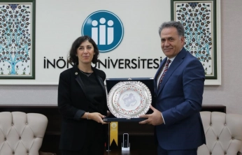 İsmet İnönü'nün torunu Zeynep Bilgehan'dan Rektör Akpolat'a ziyaret