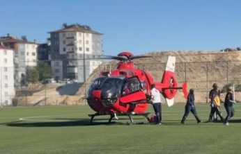 Ambulans helikopter yaşlı adam için havalandı