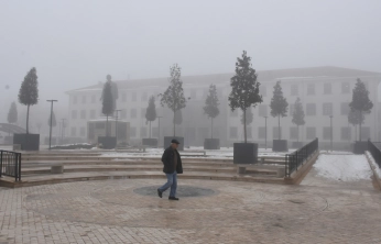 Malatya'da etkili sis trafiği yavaşlattı