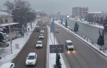 Malatya'da kar yağışı etkili oluyor