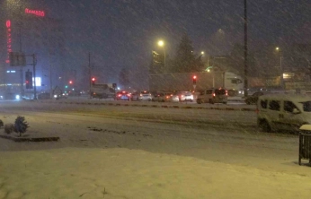 Malatya'da kar yağışı ulaşımda aksamalara yol açtı