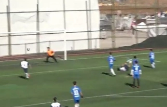 Okul sporları futbol müsabakasında ayakta alkışlanan gol