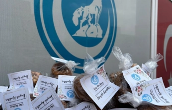 Malatya'da ülkü ocakları asena birimi'nden berat kandili ikramı