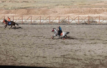 Yazıhan ilçesinde ata sporu atlı cirit yaşatılıyor
