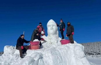 Sarıkamış'ın 'Beyaz Dramı' kardan heykellerle canlanıyor
