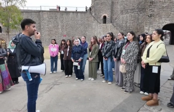 Şehit ve gazi çocukları tarihi mekanları gezdi