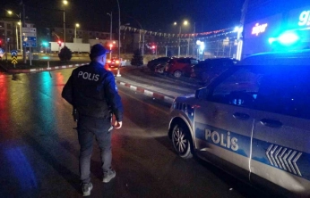 Yaraladığı şahsı yol kenarına atıp kaçtı