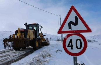 Sivas'ta karla kaplı yolda hayat kurtaran seferberlik
