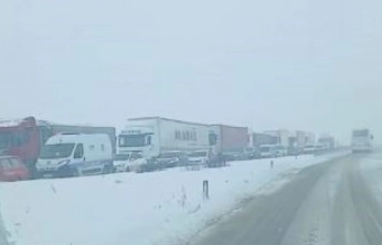 Sivas-Malatya ve Sivas-Kayseri kara yolları trafiğe kapatıldı