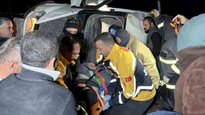 Minibüs takla atarak devrildi: 4 yaralı