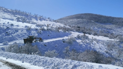 Kapanan köy yollarında çalışmalar aralıksız sürüyor