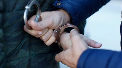 Çalıntı araçları parçalayarak satışa sunan 8 kişi yakalandı