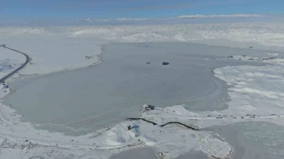 Efsanesi dilden dile dolaşan göl tamamen dondu