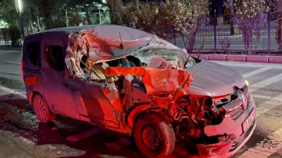 Elazığ'da hafif ticari araç, temizlik aracına çarptı: 1 yaralı